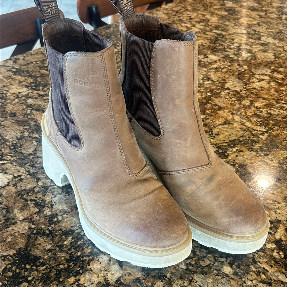 Sorel Women's Hi-Line Chelsea Leather Boots